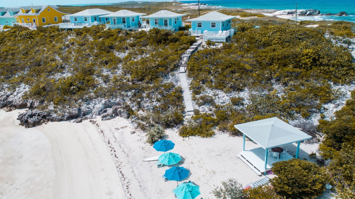 Black Point Cottage | Seashell Cottage with breathtaking views! Near Swimming Pigs.