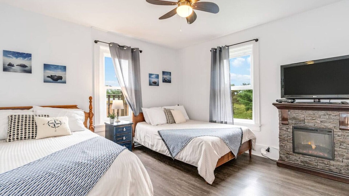 Lunenburg Apartment | Seashell Suite - Heart of Lunenburg