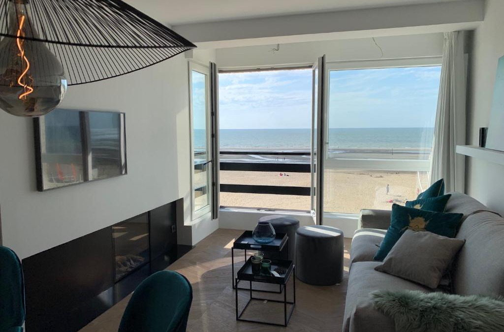 Koksijde-Bad Apartment | Seashore Beach View