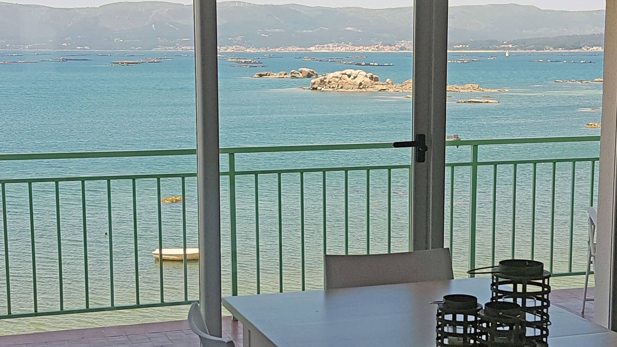 Vilanova Apartment | Seaside apartment with large terrace and spectacular views