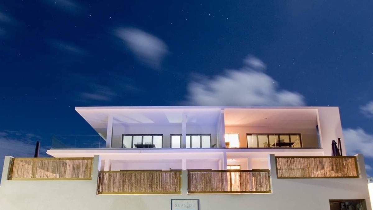 Oistins Apartment | Seaside apartment with a view