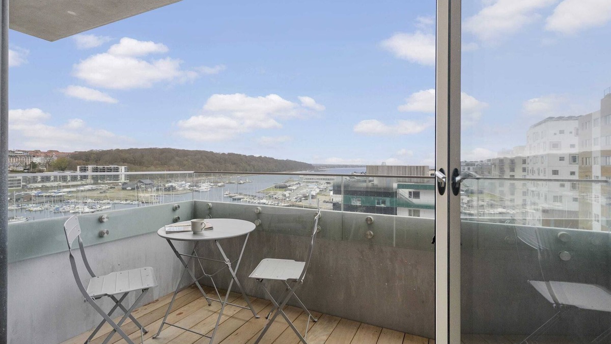Aarhus C Apartment | Seaside apartment with magical balcony views