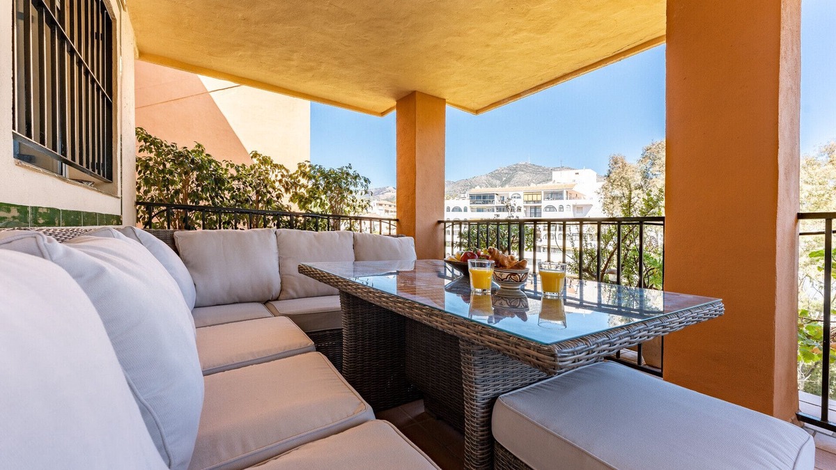 Torreblanca Apartment | Seaside Bliss: 2BR Apartment with Tranquil Terrace, Pool & Parking