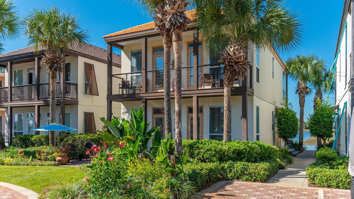 Fort Walton Beach - Destin Villa | "Seaside Bliss: Waterfront Villa Just Steps from the Beach"