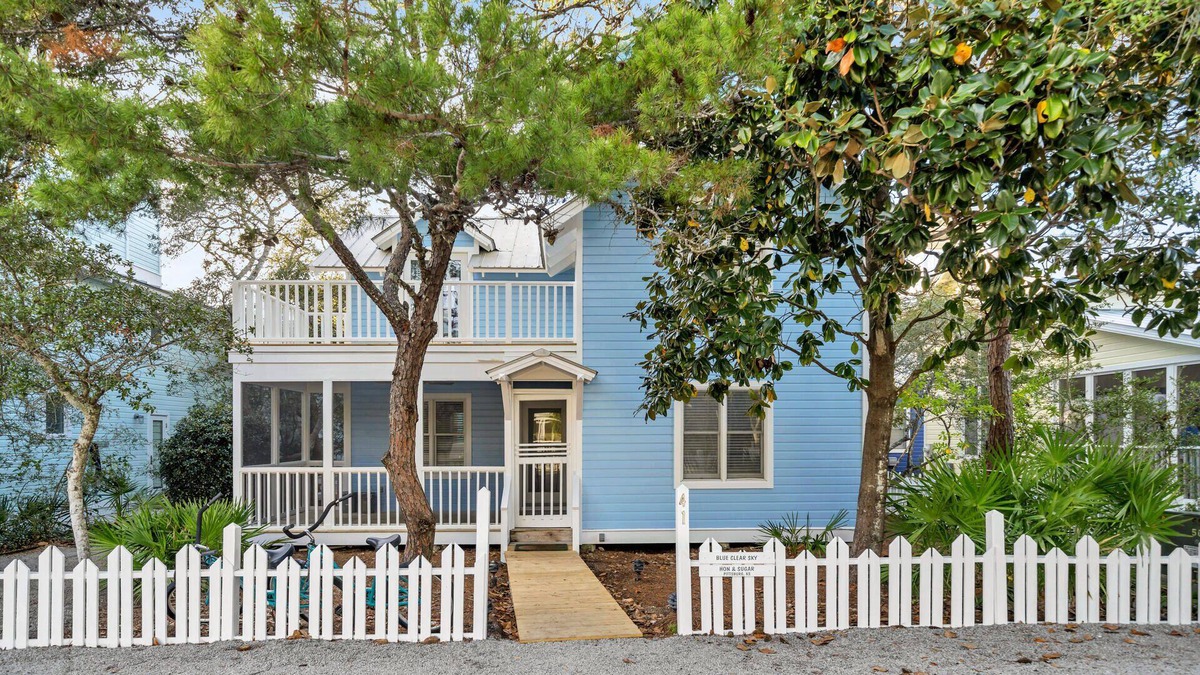 Seaside House | Seaside "Blue Clear Sky" | 2 BR |Pet Friendly| Bikes | Tower |Steps to Beach!
