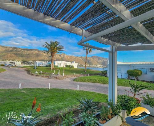 Fleur Park Apartment | Seaside Charm
