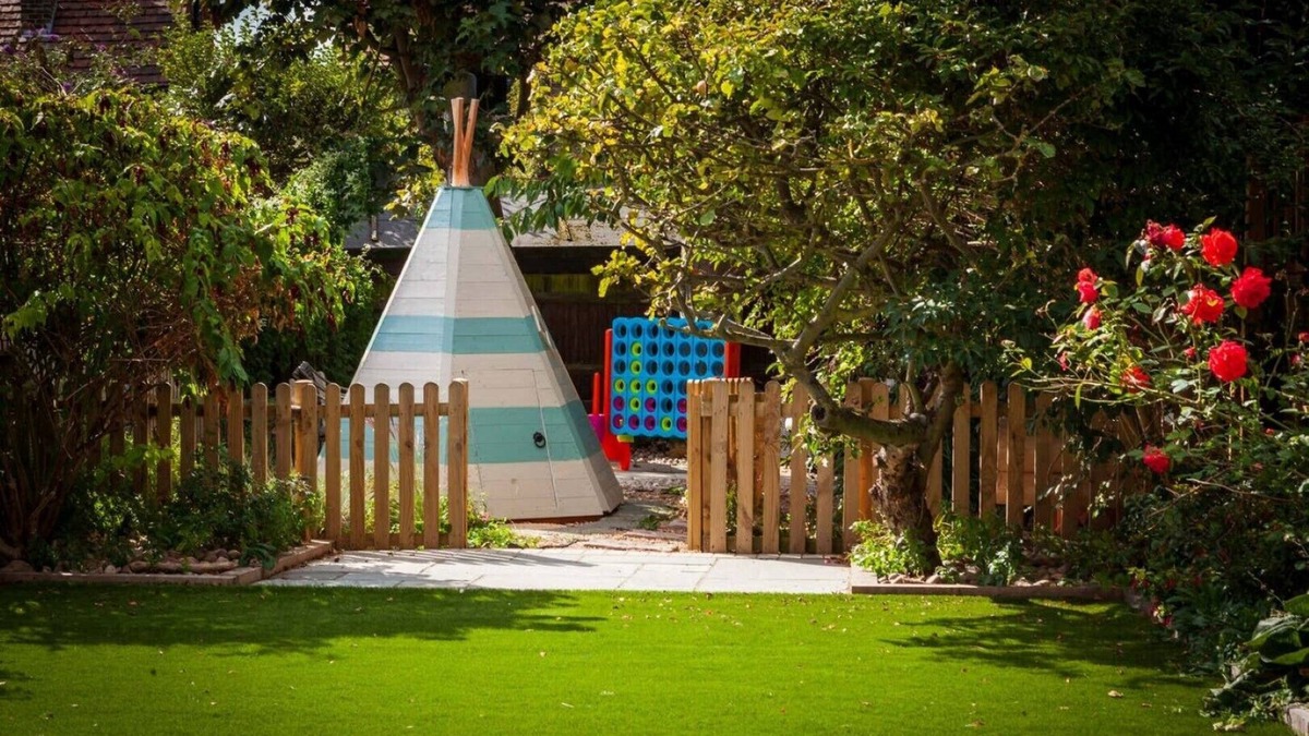 Broadstairs House | Seaside Cottage - Beach 5 mins, beach hut, parking + garden - Sea Glimpses