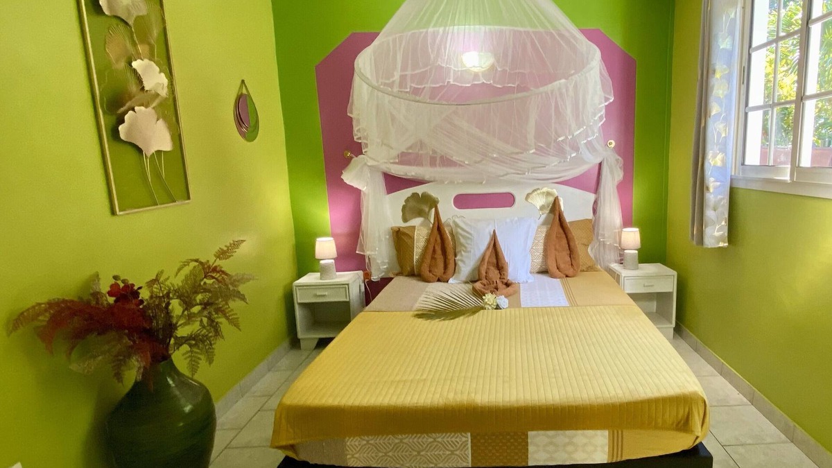 Deshaies Cottage | SEASIDE COTTAGE-LOC. VEHICLE-SPA-PISCINE-beach equipment rental.