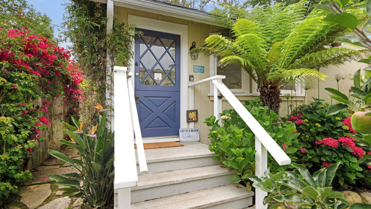 Montecito House | Seaside Cottage - Romantic Haven by the Beach