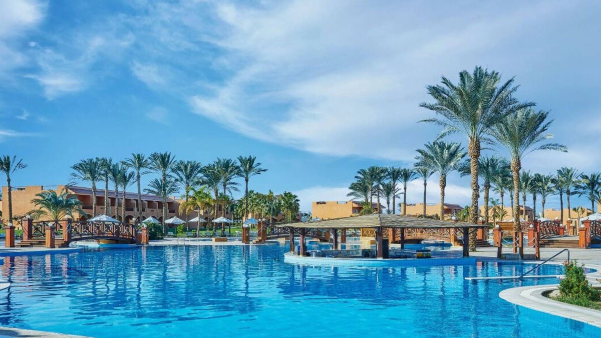 El Quseir Hotel | Seaside Escape | Reef Dives, Poolside Relaxing & Game Room Fun
