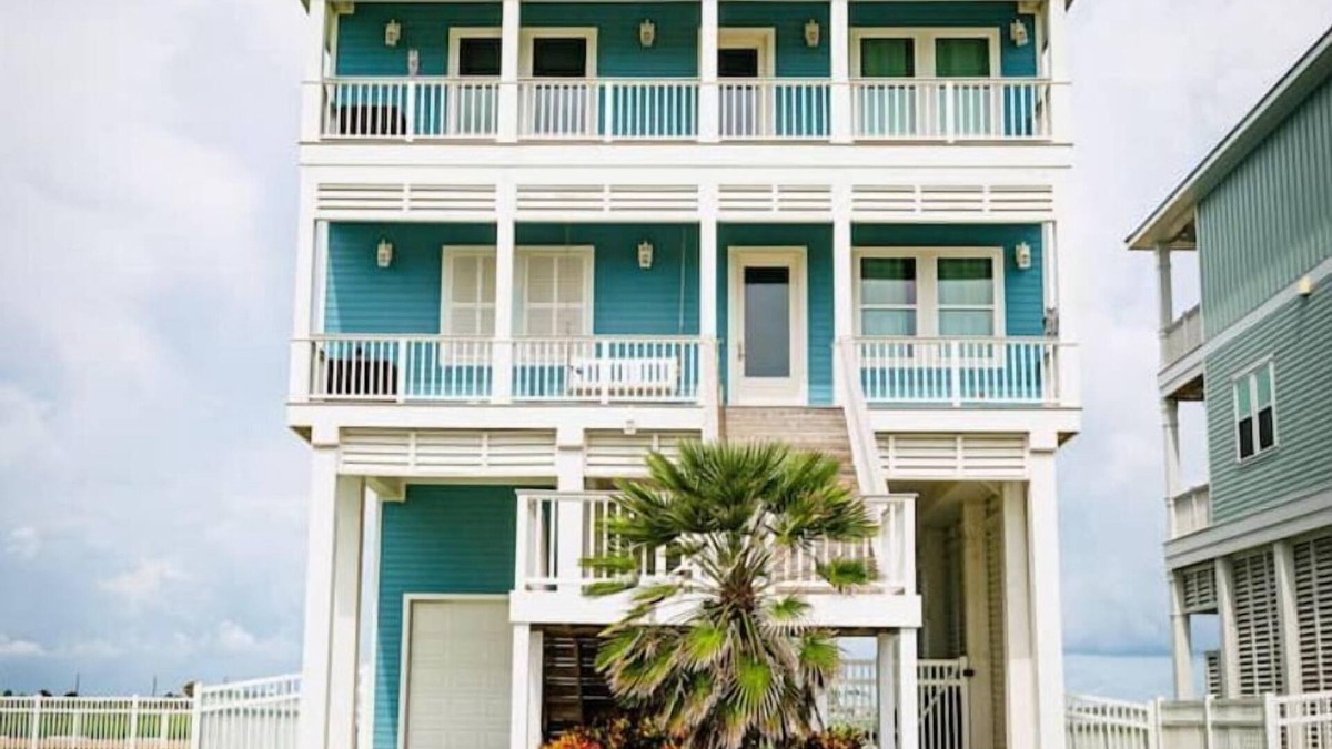 Galveston House | Seaside Escape: Beautiful, Spacious, Peaceful