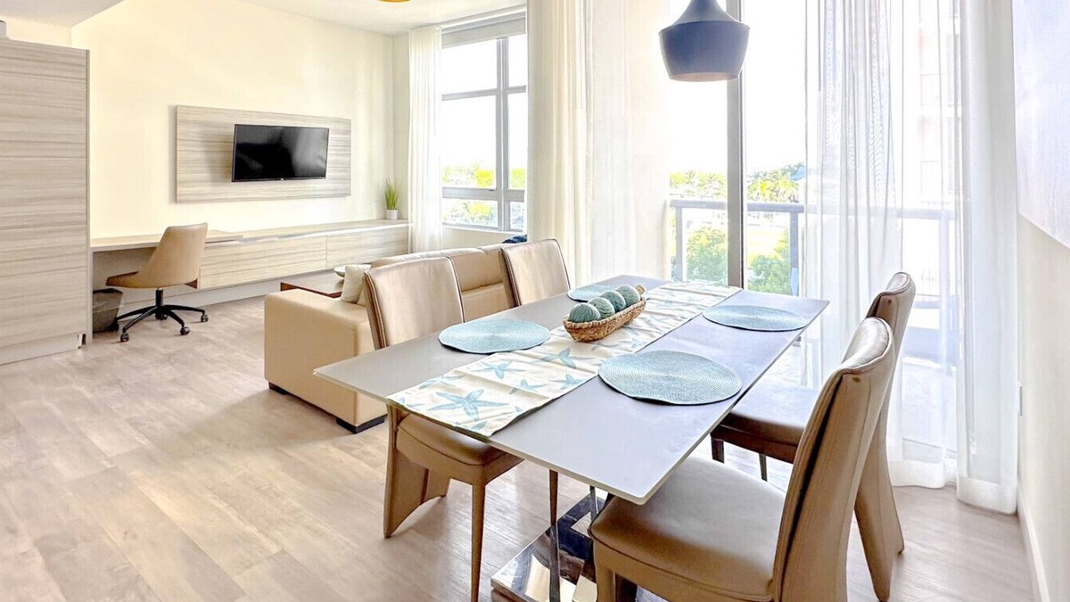 Hollywood Condo | Seaside Escape Hollywood - Rooftop Pool Paradise