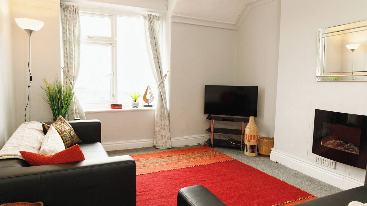 Llandudno House | Seaside Escape: Peaceful 2BR in Picturesque Wales