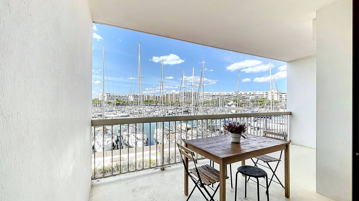 Carnon-Plage Apartment | Seaside Getaway: Cozy T2, Pool & Tennis, Near Port, Pets Welcome!