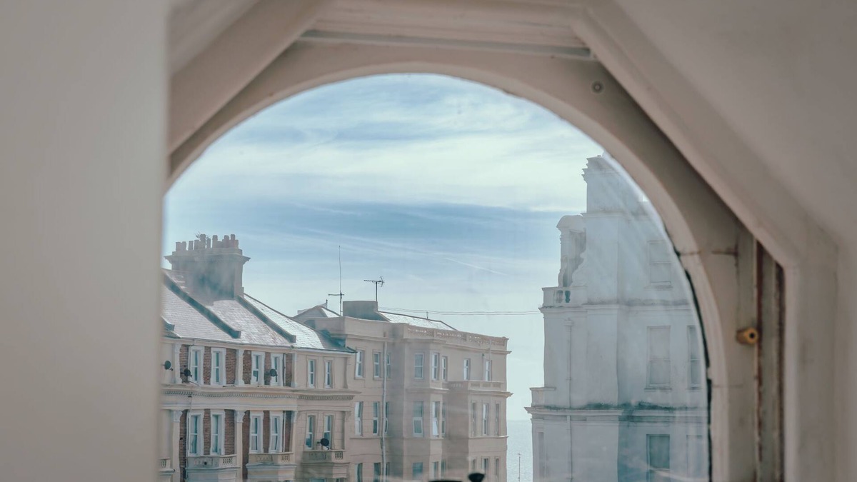 Eastbourne Seafront Apartment | Seaside Hideout - close to beach