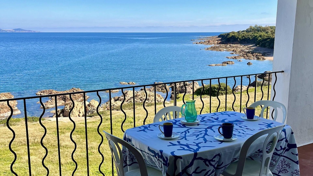 Calcatoggio Apartment | Seaside holiday flat for 2 with terrace, pool, and restaurant