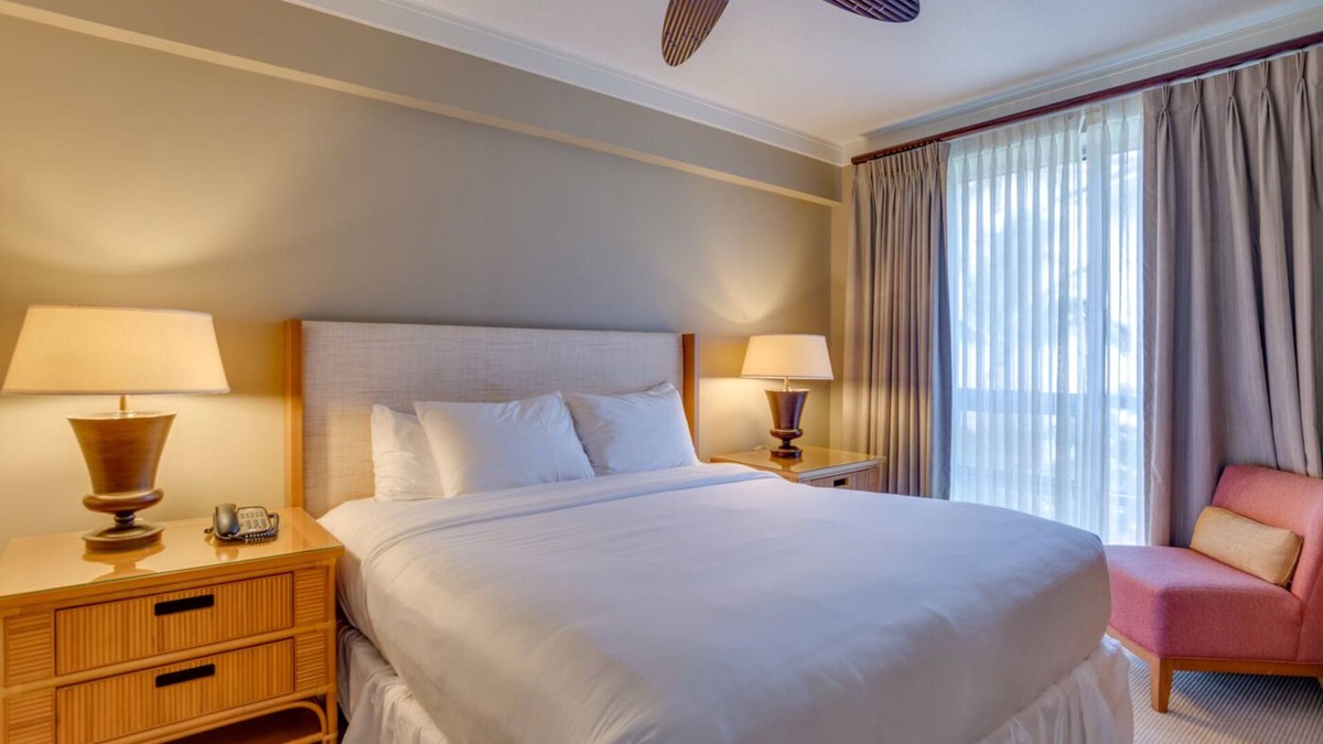 Honokowai Hotel | Seaside Luxury: Premier units w/Breathtaking Views and Kitchen. Onsite Pool!