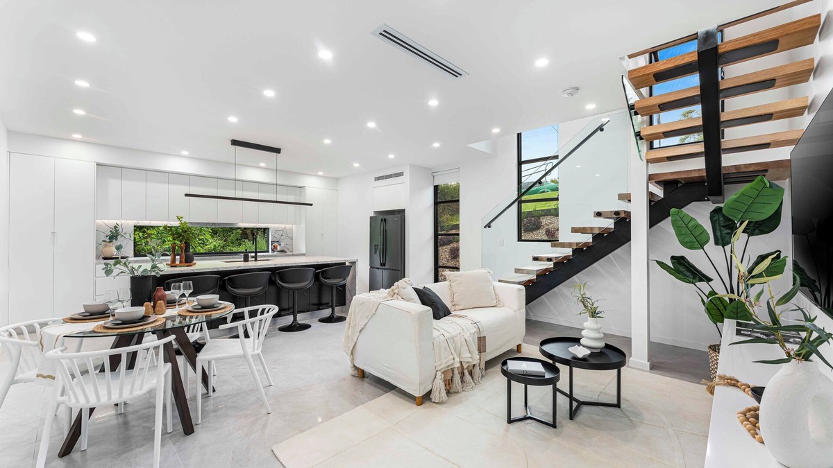 Noraville House | Seaside Manor - Walking distance to Beach