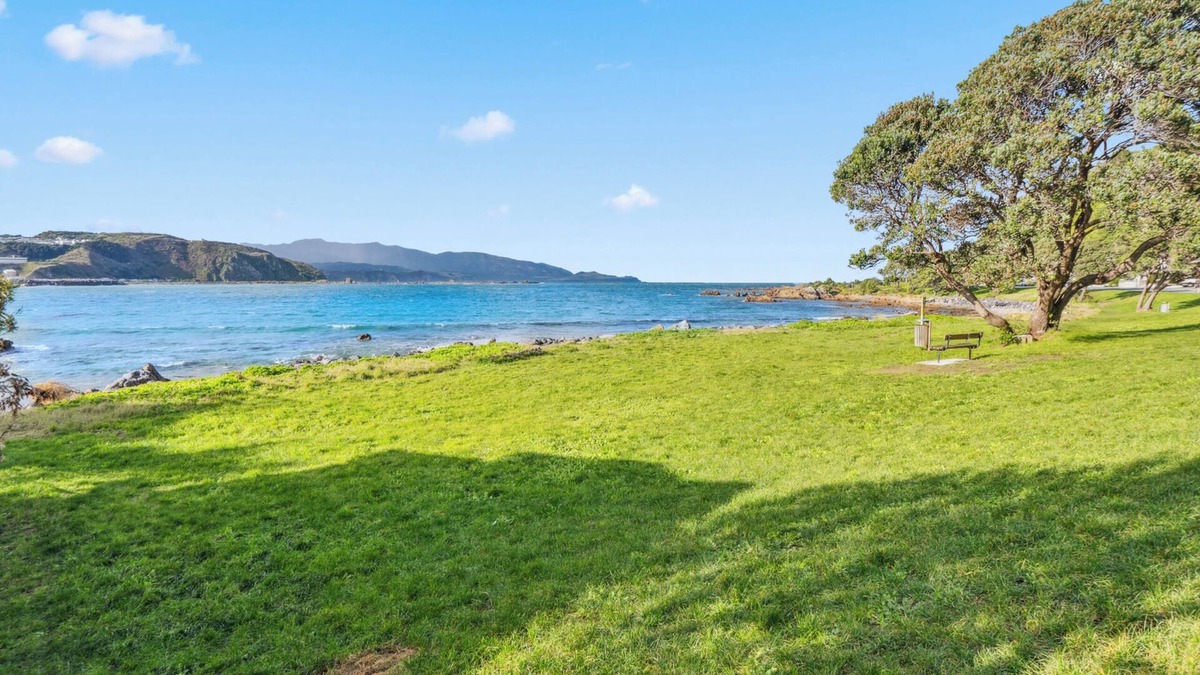 Lyall Bay House | Seaside Nook - Wellington Holiday Home