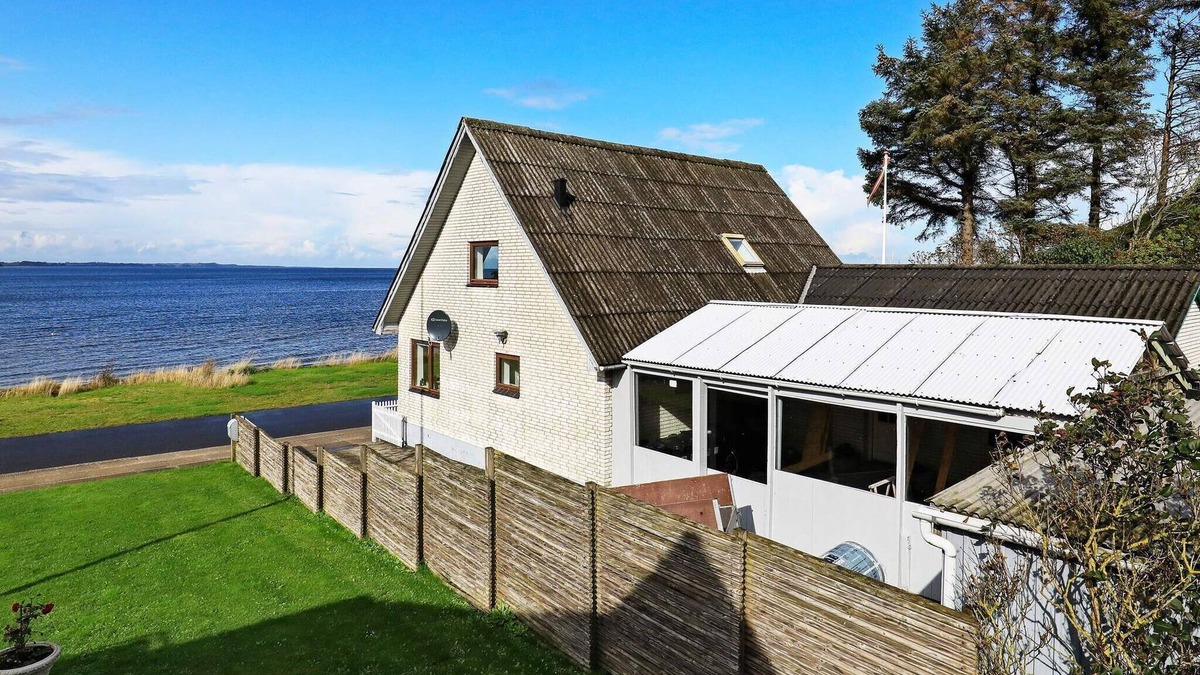 Hvalpsund House | Seaside Retreat in Hvalpsund-By Traum