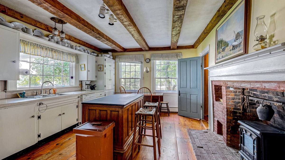 Belfast House | Seaside Sanctuary: Elegant Family Compound on the Water with stunning Ocean View