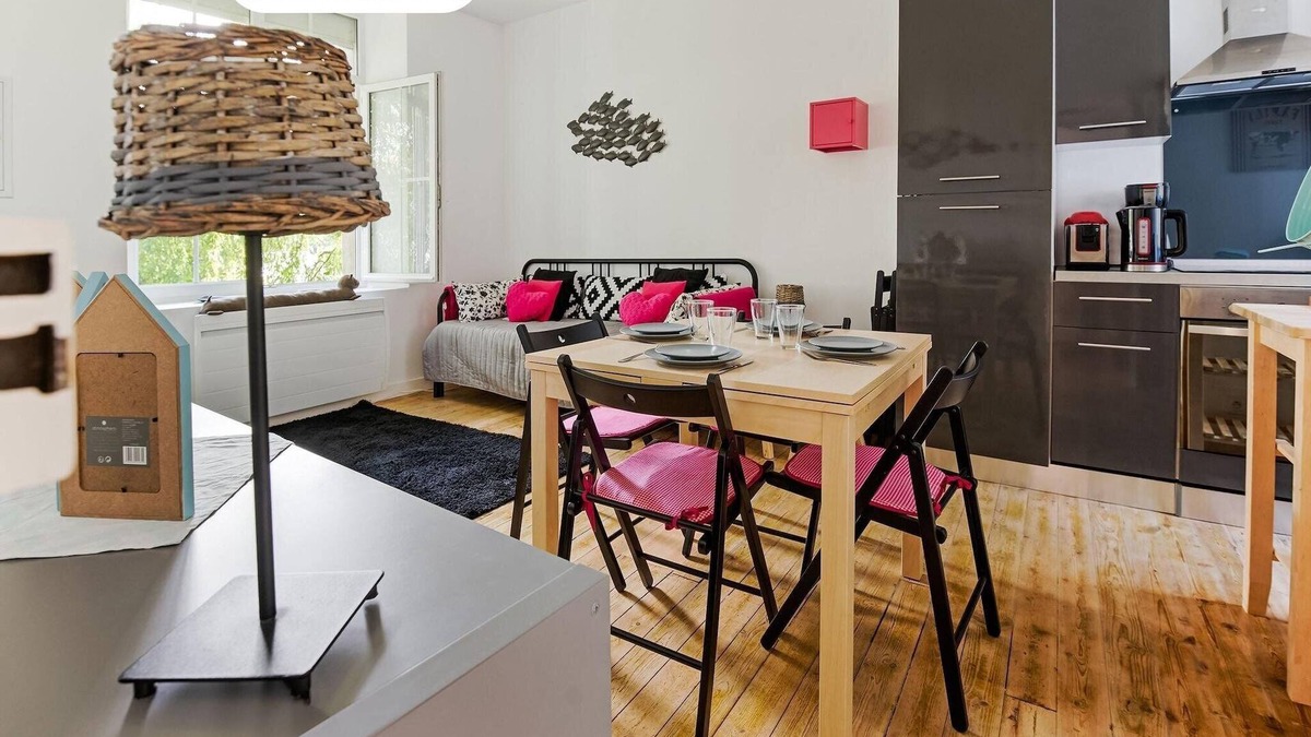 Isigny-sur-Mer Apartment | Seaside Serenity in Normandy