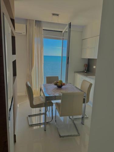 Elbasan Apartment | Seaside Serenity