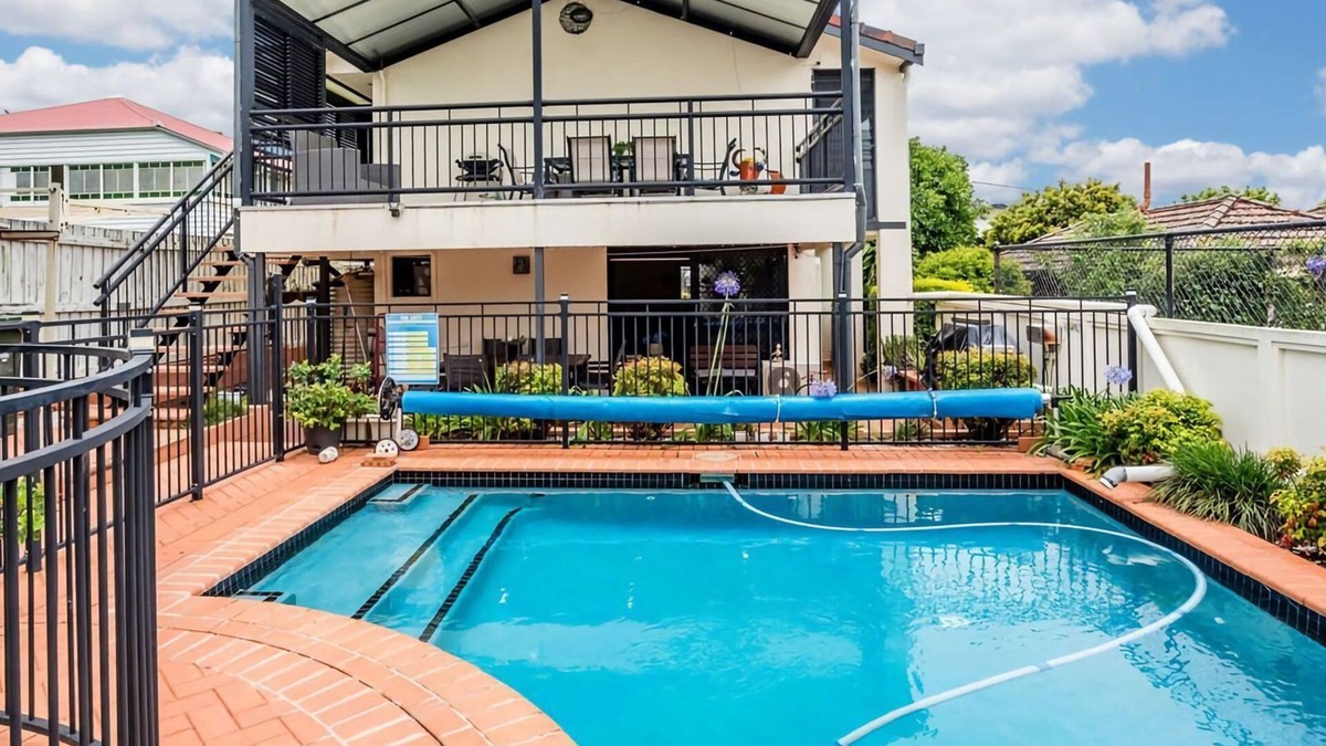 Wynnum House | Seaside Serenity at Plumeria Place