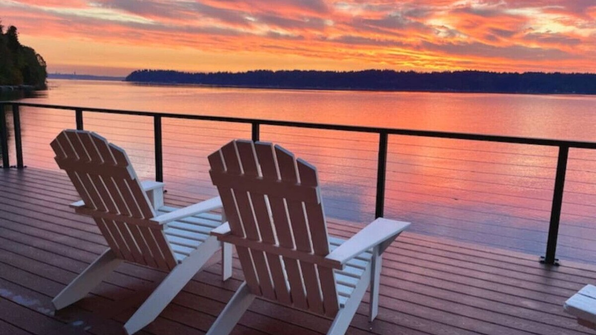 Southworth House | Seaside Serenity Beach Getaway w/kayaks & SUPs!