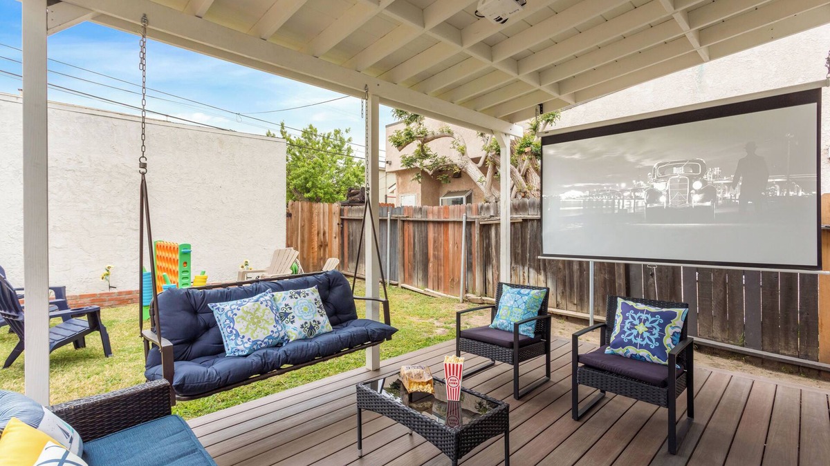 Eastside House | Seaside Serenity: Beach House with Outdoor Cinema