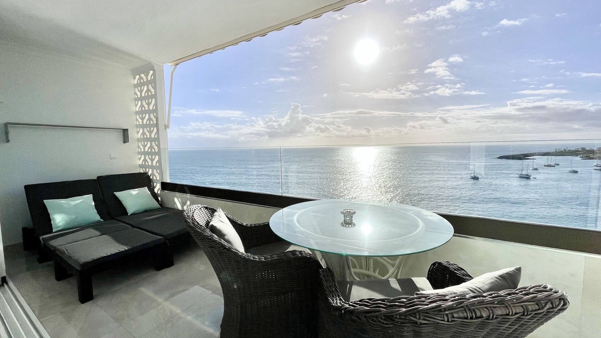 Patalavaca Apartment | Seaside Serenity: Luxury with a Gourmet Twist
