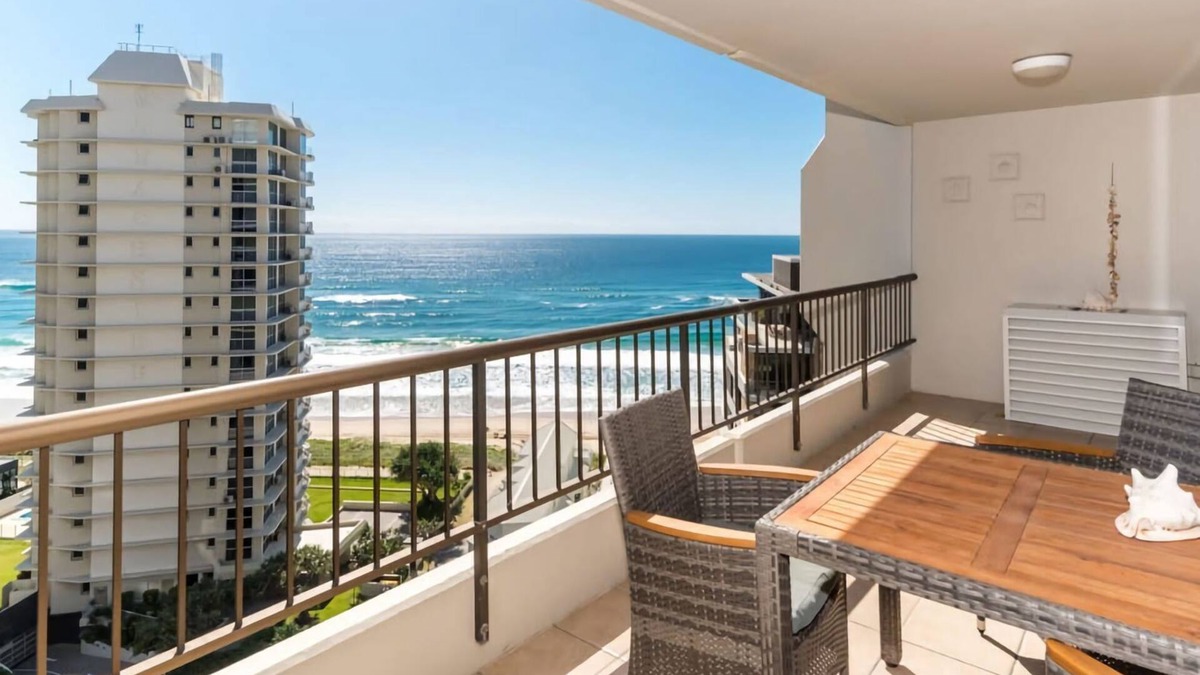 Main Beach Apartment | Seaside Serenity Ocean Views & Pool