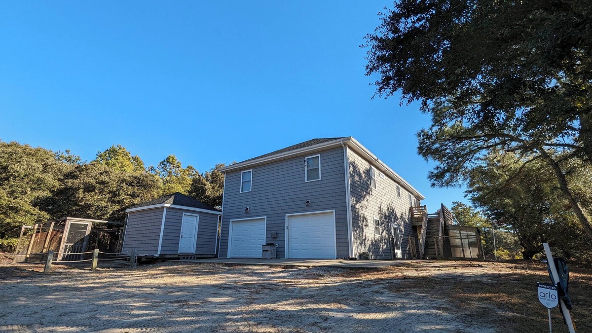Carova Beach House | Seaside Serenity Unleashed 3-bedroom Enjoyable beach getaway!
