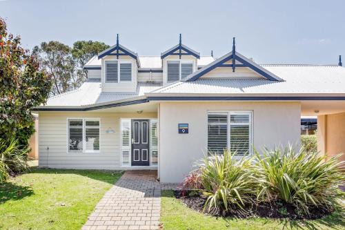 Dunsborough House | Seaside Serenity Villa