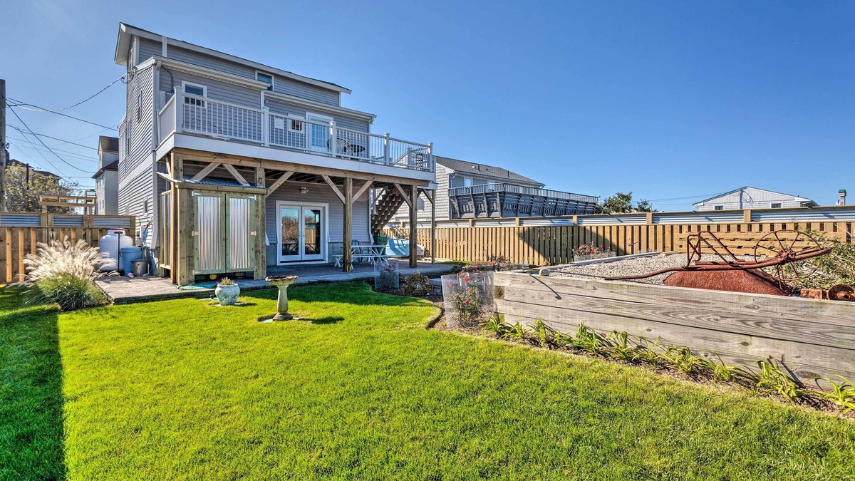 Matunuck House | Seaside SK Getaway: Steps to Matunuck Beach!
