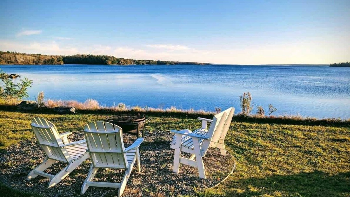 Ellsworth House | Seaside Spindle Cottage