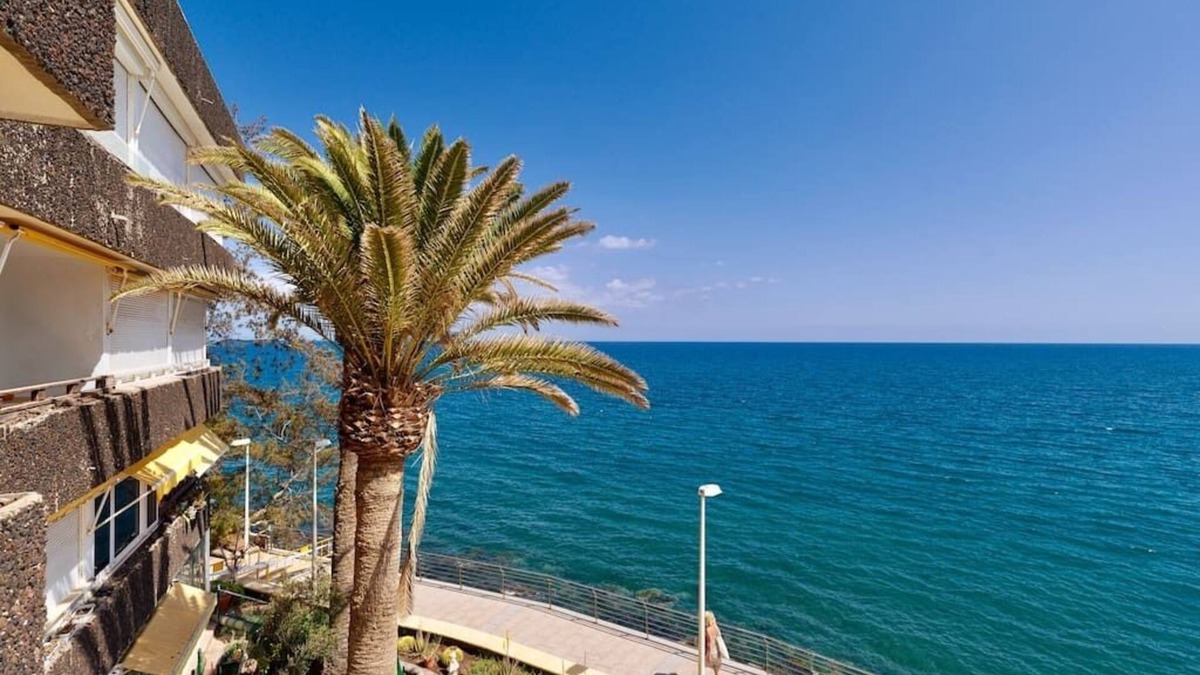 San Agustin Apartment | ★ Seaside Studio w/Sunset Views + Fast Wifi ★