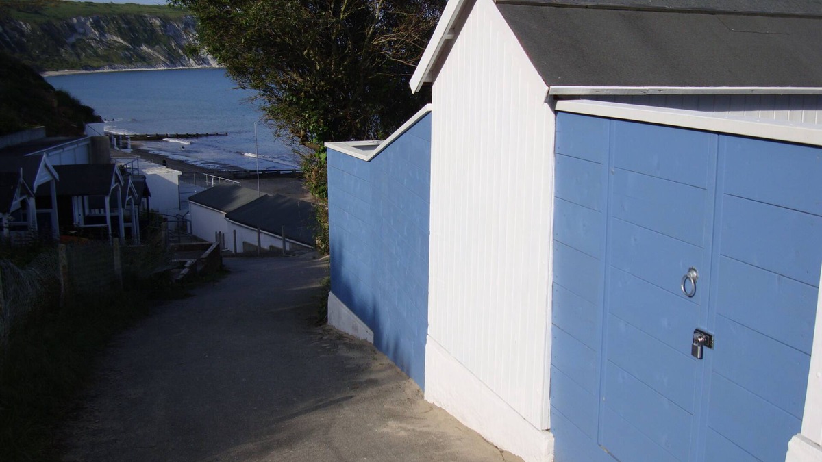 Swanage Apartment | Seaside two bedroom flat with parking opposite path onto beach