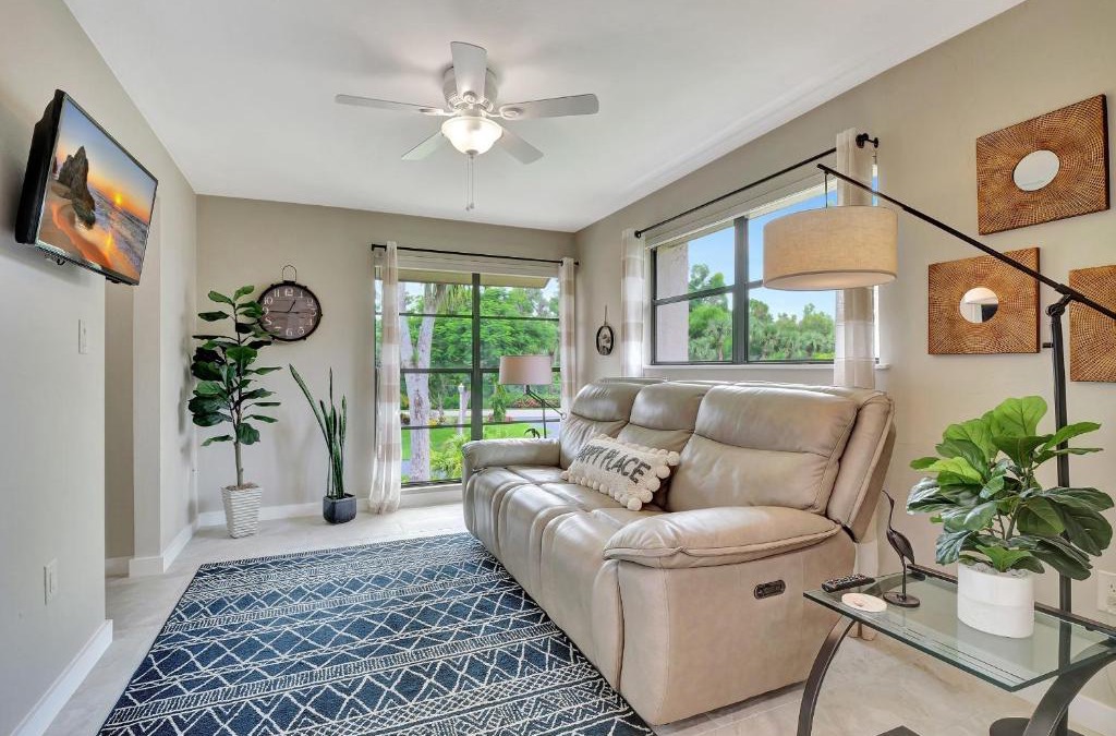 Biggar House | Seasonal Bliss in Fort Myers Florida Lake and Golf Views with Golf Membership Available