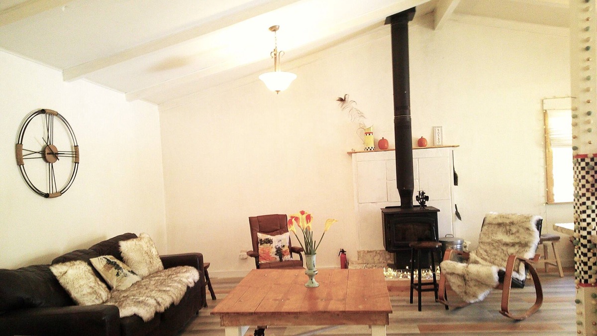 Three Rivers House | Seasonal Creek Rustic Suite: