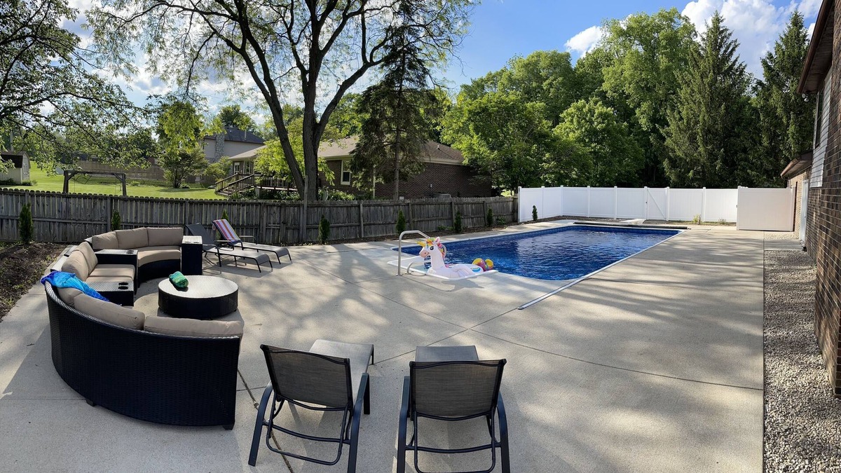 Acton House | Seasonal Pool and Indoor Spa Paradise