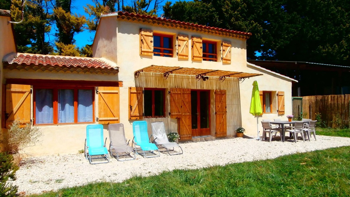 Le Thor Villa | Seasonal rental in the countryside, 5 min from all shops 10 min from Isle sur la Sorgue