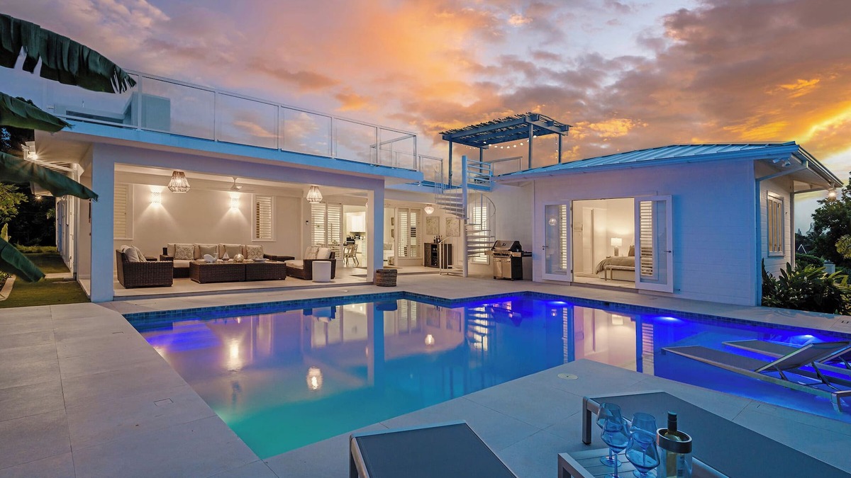 Silver Sands Villa | SeaSwept Villa Spacious modern luxury 4bdrm white sand beach in Charming Jamaica