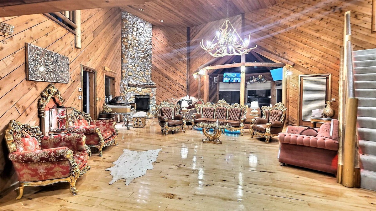 Sammamish Villa | Seattle Golden Millionaire Mansion