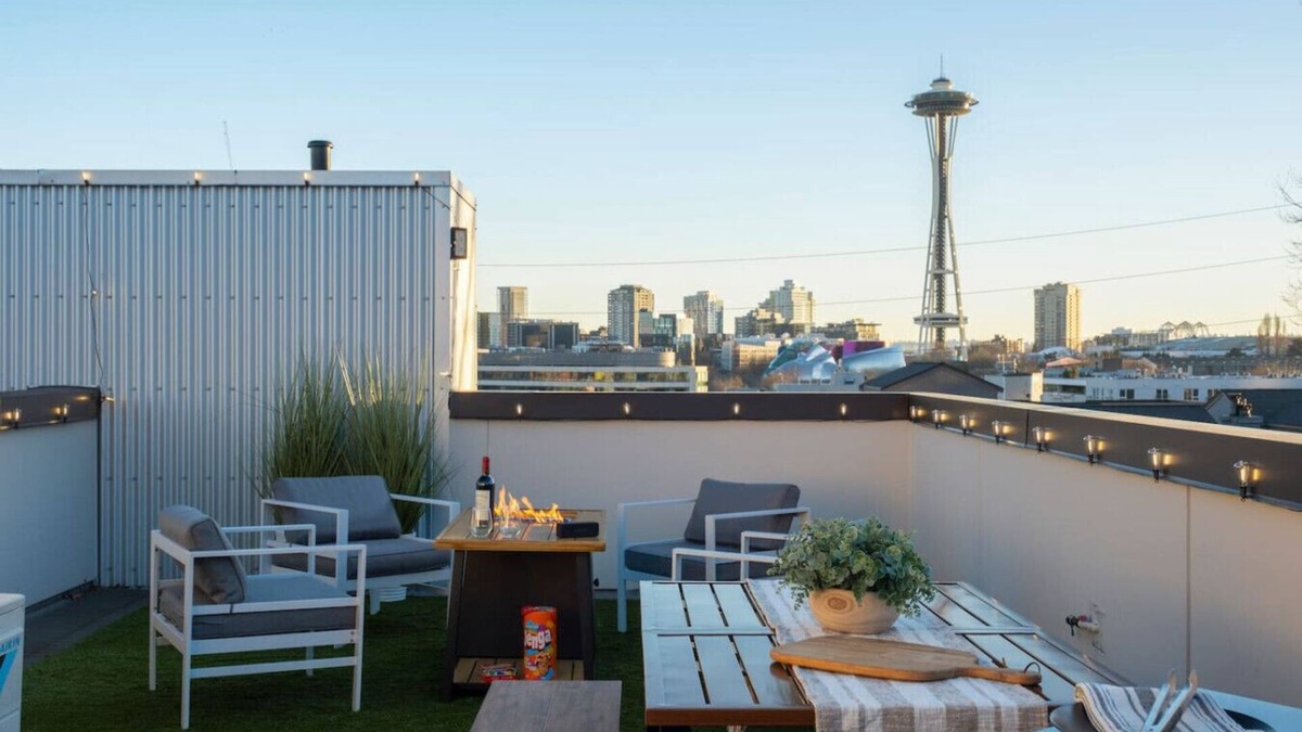 Lower Queen Anne Villa | Seattle Luxury | Space Needle | Walkable | Parking