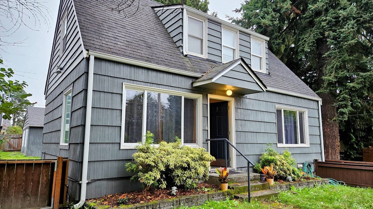 Licton Springs House | SEATTLE TIMELESS CHARM 4BR2BA, Kitchen WD
