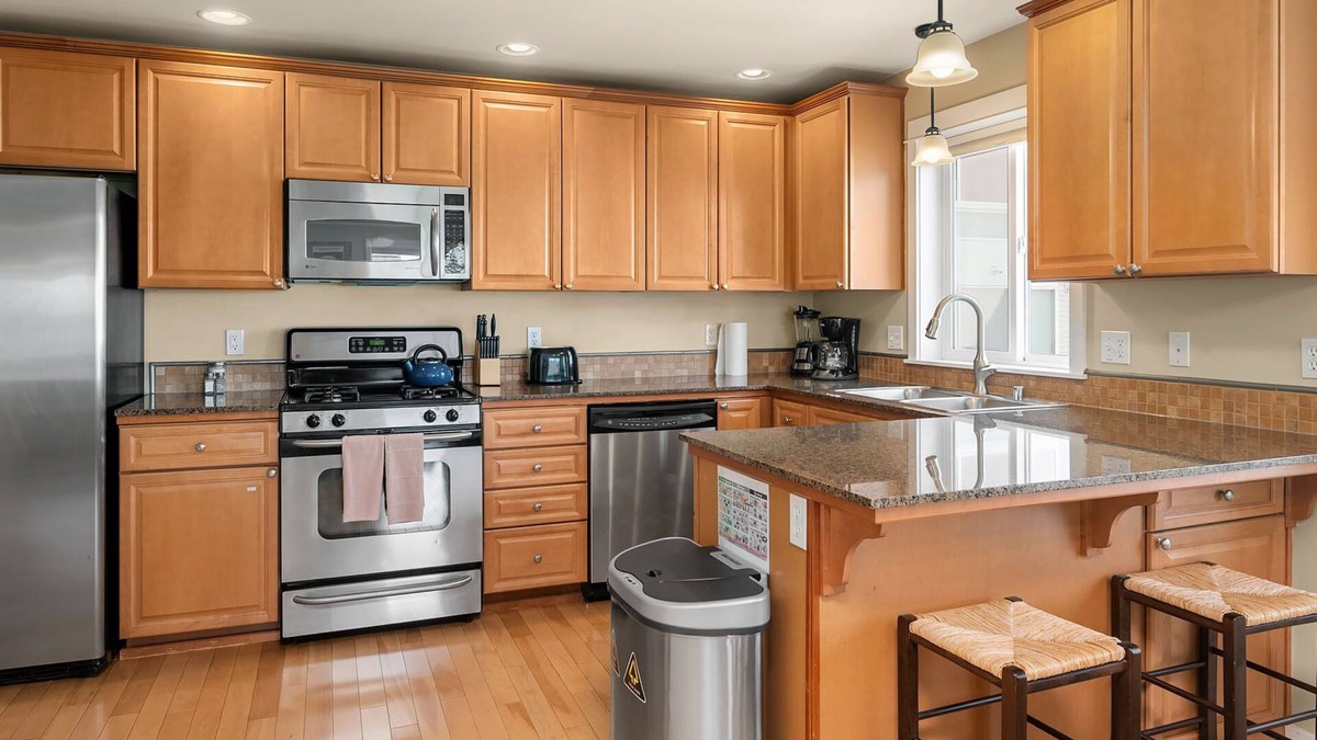 Stevens House | Seattle Vacation Home: Life's A Game - 3 bedrooms each w/dedicated bath