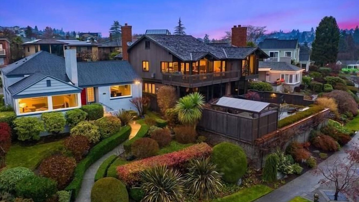 Magnolia House | Seattle Vacation Home: Magnolia home with a beautiful view!