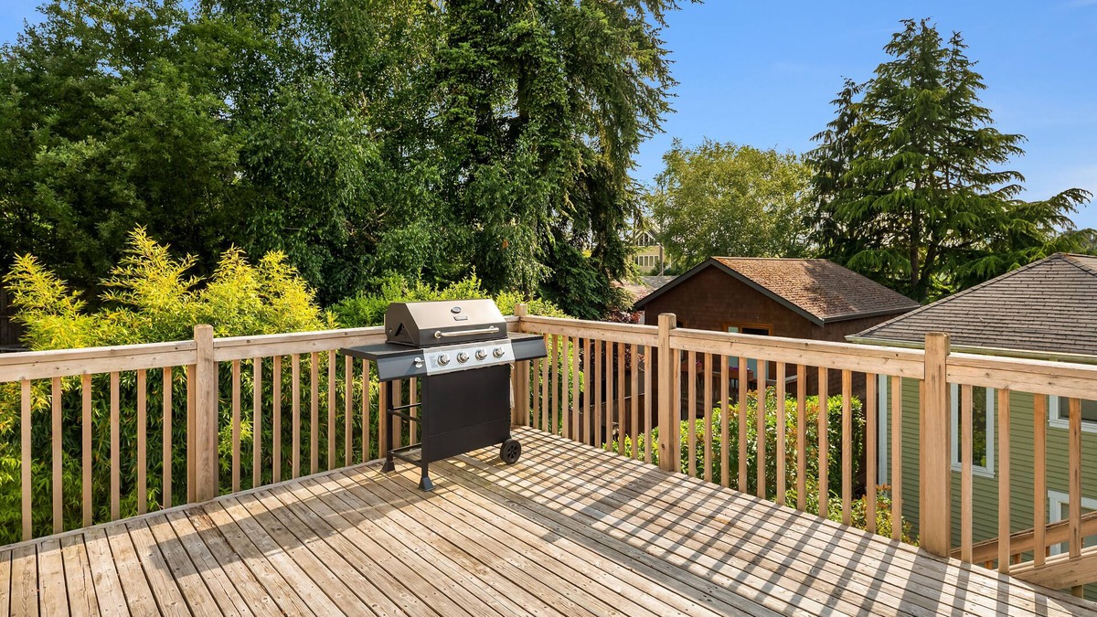 Madrona House | Seattle Vacation Home: The Campus