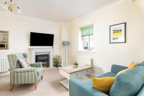 Portishead House | Seaview 2-Bed with Private Parking, Portishead